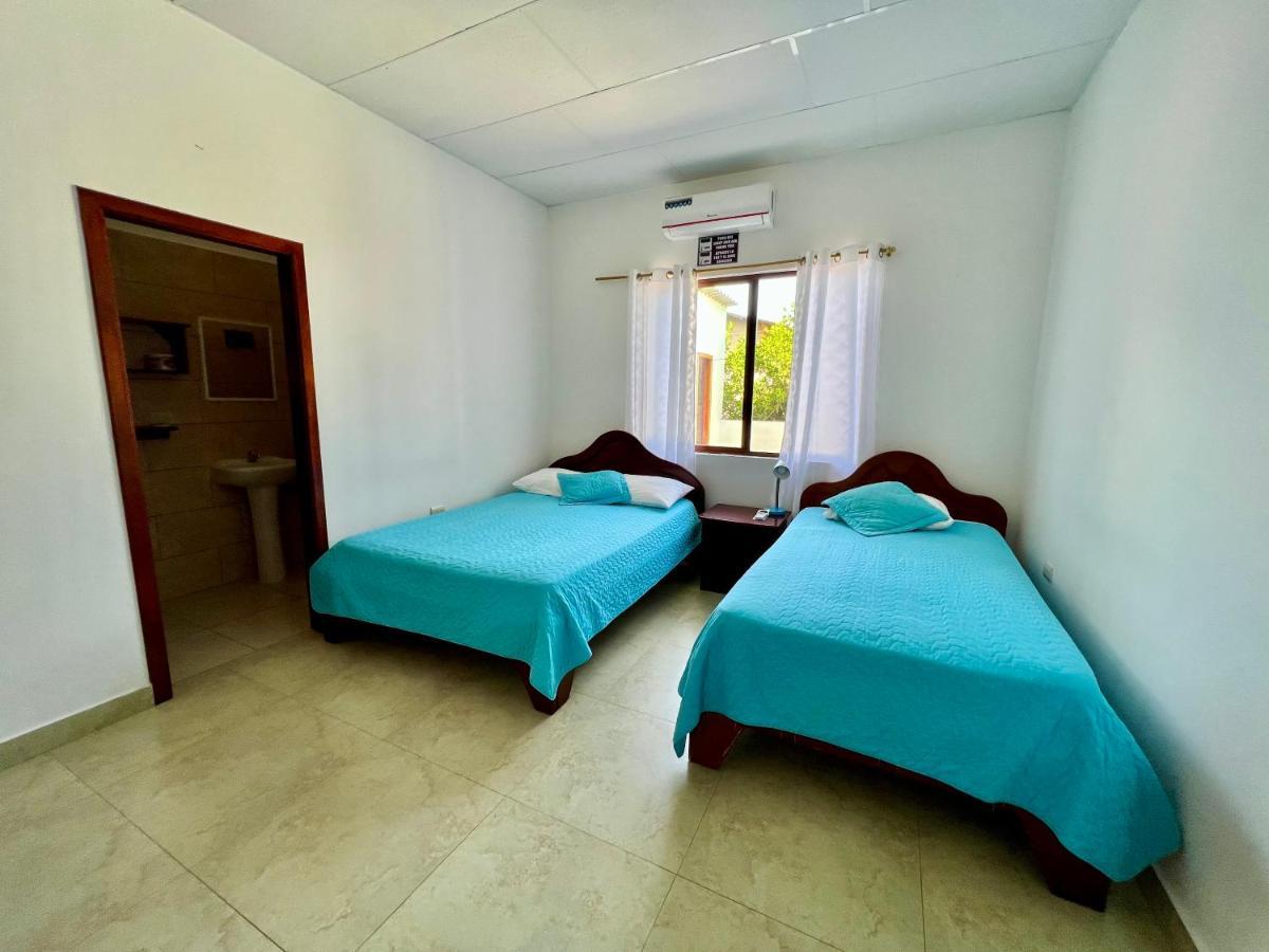Hostal Punta Arena Puerto Villamil Exterior photo